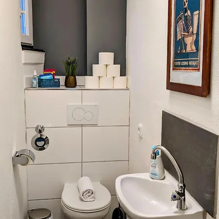 65Qm Altbaucharme Mit Zwei Balkonen Appartement Karlsruhe Buitenkant foto