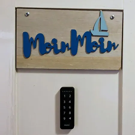 65Qm Altbaucharme Mit Zwei Balkonen Appartement Karlsruhe Buitenkant foto