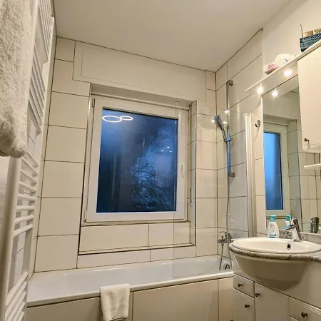 65Qm Altbaucharme Mit Zwei Balkonen Appartement Karlsruhe Buitenkant foto